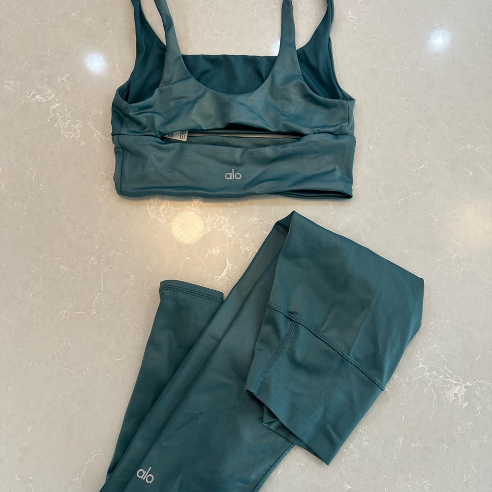 ALO Sports Slit Bra and High-Waist Airlift Leggings, Size M